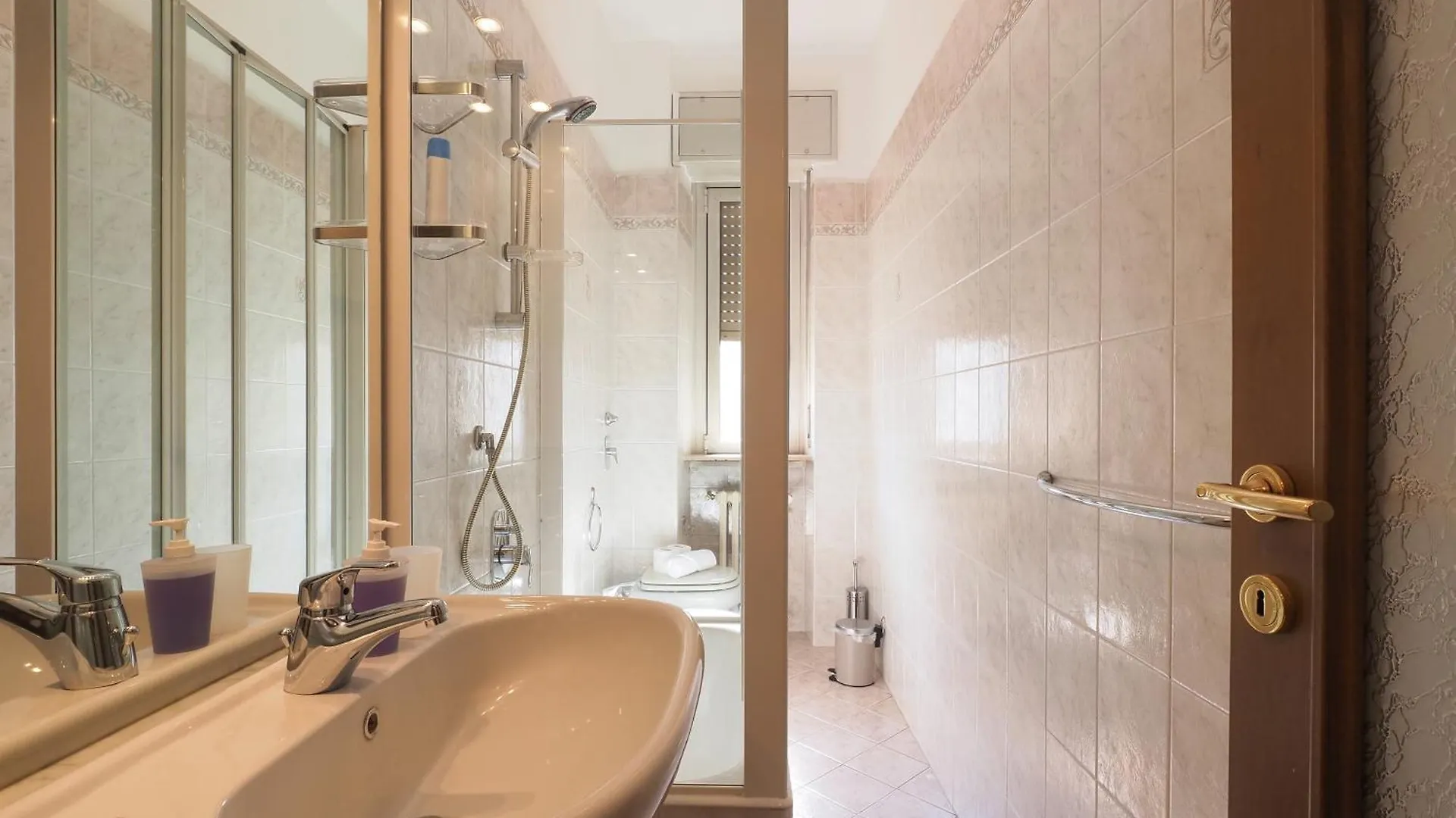 Primopiano - Noe Daire Milano İtalya